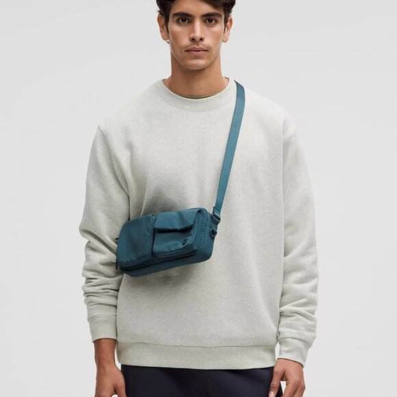 Lululemon Multi-Pocket Crossbody Bag 2.5L in Warp Teal, BNWT - Picture 5 of 6